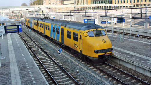 818294 (a): :2048x1153